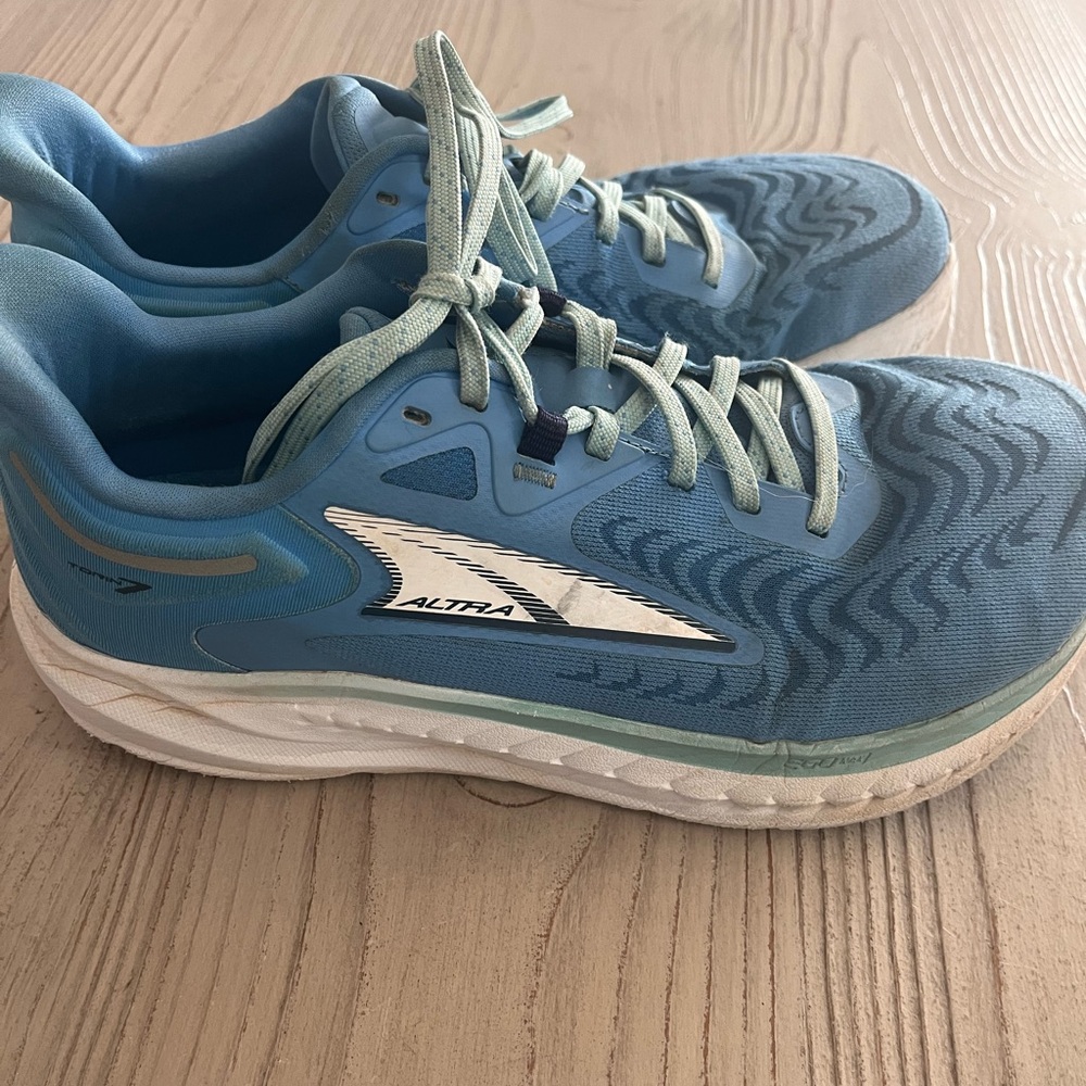 Altra torin 7 running athletic shoes Blue white womens size 9
